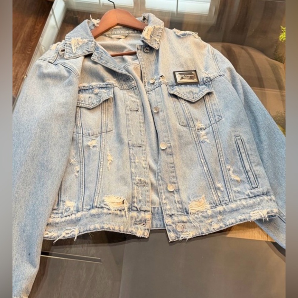 Dolce & Gabbana Light Blue logo-plaque stonewashed denim jacket